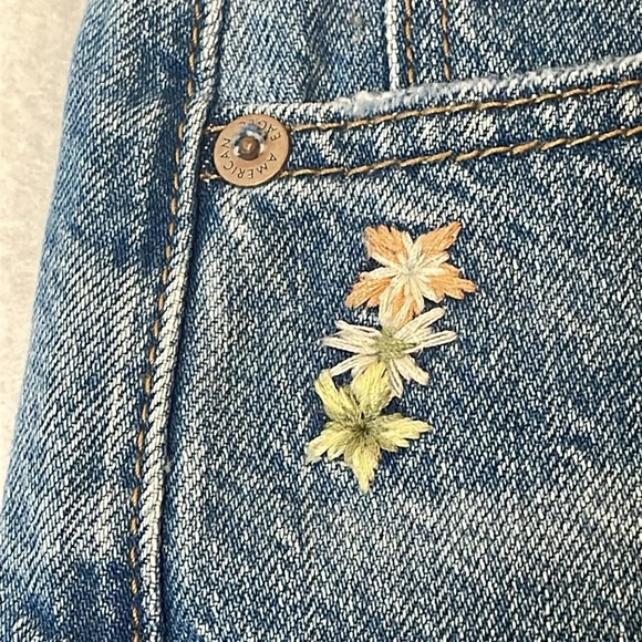 American Eagle AE Jean Shorts Distressed Flower Embroidery Women Juniors Size 0 - Picture 2 of 16